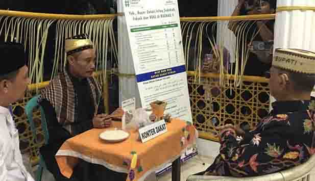 Ismet Mile Tunaikan Zakat Fitrah di Baznas Bone Bolango Ismet Mile Tunaikan Zakat Fitrah di Baznas Bone Bolango