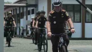 Gunakan Sepeda, Kejari Bone Bolango Dekatkan Pelayanan Hukum ke Masyarakat