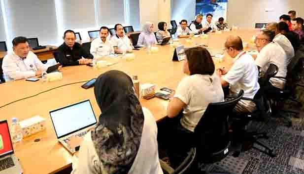 Gusnar Ismail Perjuangkan Maskapai Air Asia Layani Rute Gorontalo