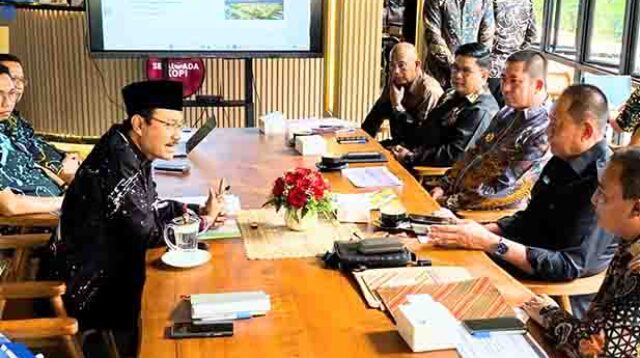 Gusnar Ismail Serahkan Usulan Pahlawan Nasional Asal Gorontalo ke Menteri Sosial