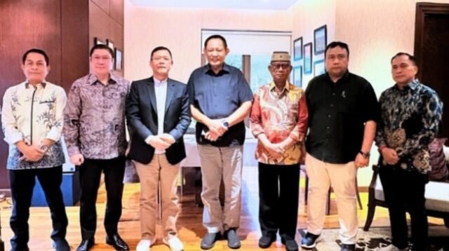Gusnar Ismail dan Ismet Mile bertemu Mardiono