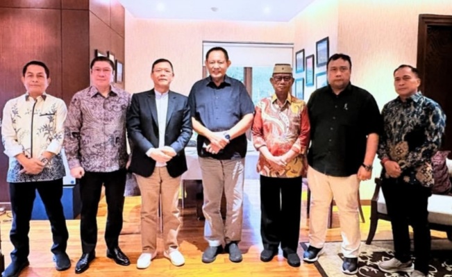 Gusnar Ismail dan Ismet Mile bertemu Mardiono
