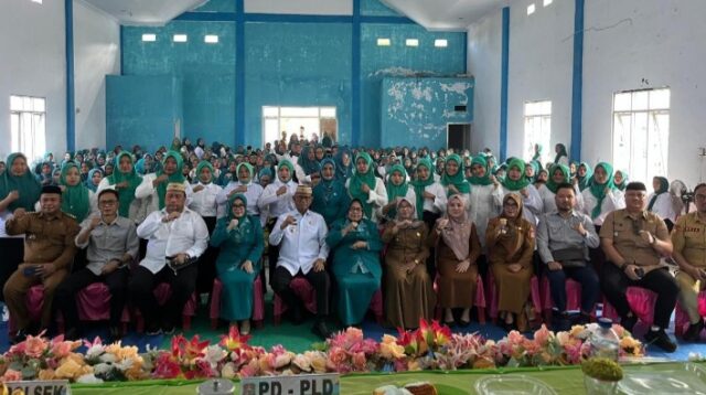 Ismet Mile Lantik Ketua TP PKK Kecamatan Bone