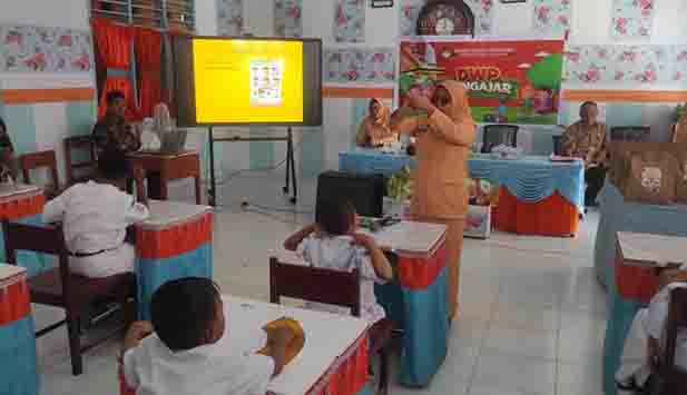 Peringati Hari Kartini, DWP Bone Bolango Gelar Program Mengajar