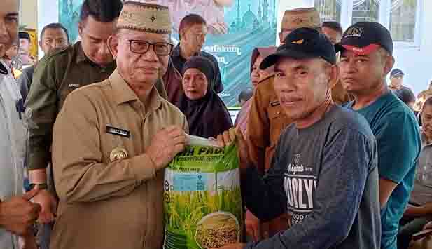 Warga Bone Bolango terima Bantuan Benih Padi dan Pangan dari Pemerintah Daerah Warga Bone Bolango terima Bantuan Benih Padi dan Pangan dari Pemerintah Daerah