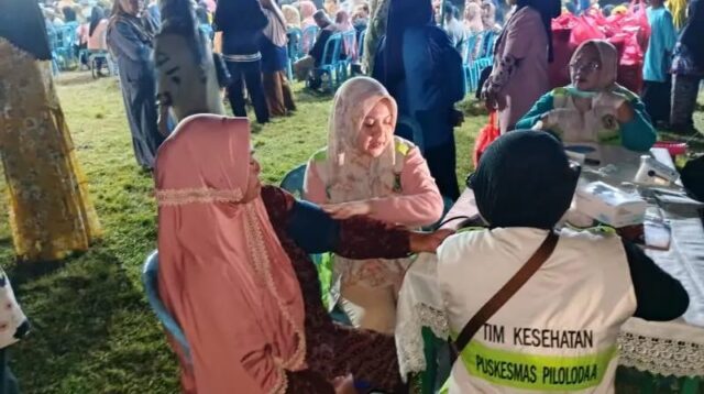 Warga Dembe I Manfaatkan Layanan Pemeriksaan Kesehatan Gratis