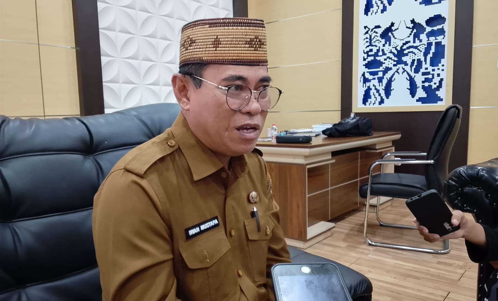 Iwan Mustapa Bantah Soal Isu Penutupan Foto Wakil Bupati di Baliho KDKMP