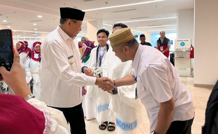 Pelepasan JCH Kloter 30 di Bandara Hasanuddin, Gusnar Ismail Titip Doa untuk Daerah