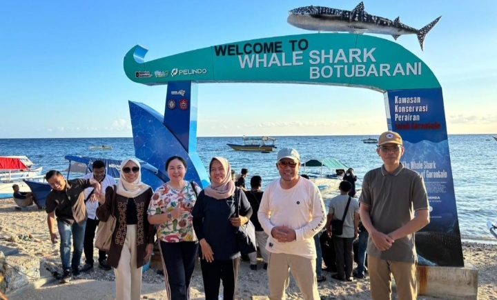 Momentum PENAS XVII Gorontalo, Kontingen Kalimantan Tengah Berwisata ke Hiu Paus