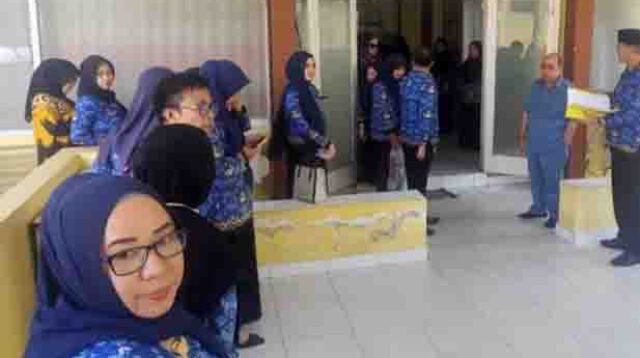 Adhan Dambea Sidak Sejumlah Kantor Kelurahan dan Kecamatan