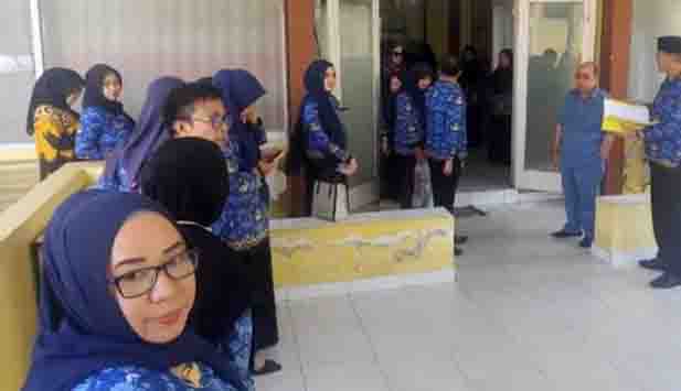 Adhan Dambea Sidak Sejumlah Kantor Kelurahan dan Kecamatan