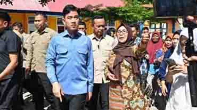 Gibran Rakabuming Raka Tinjau SDN 7 Bulango Utara yang Terbakar