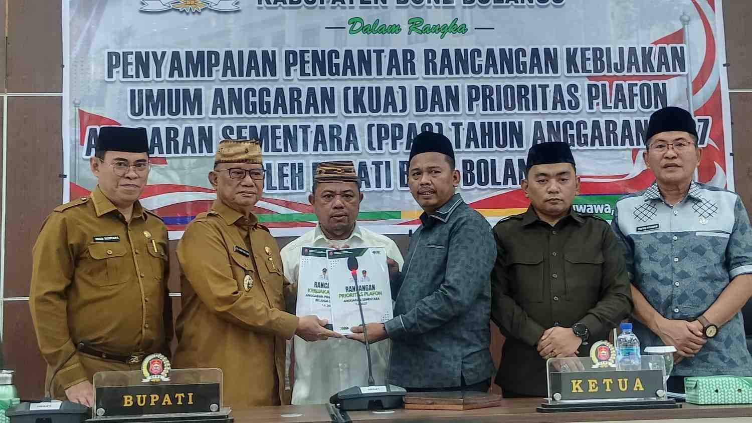 Ismet Mile Serahkan Rancangan KUA PPAS Tahun 2027 ke DPRD Bone Bolango