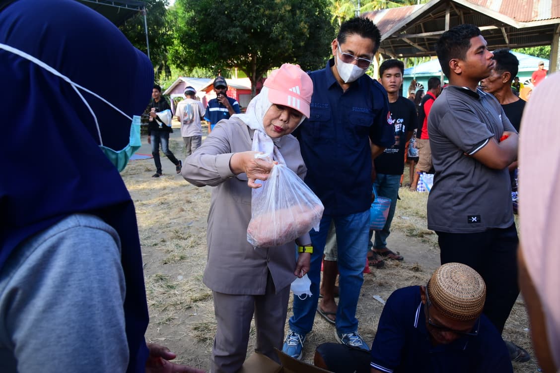 Warga Biluhu Barat Antusias Sambut Pasar Murah Bersubsidi