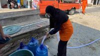 4.500 Liter Air Bersih Mengalir ke Tualango, BPBD Provinsi Buktikan Kerja Nyata di Lapangan