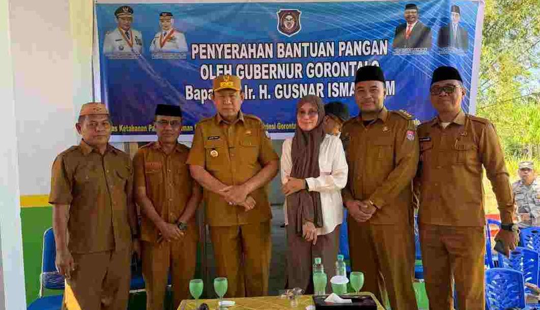 Gubernur Gorontalo Salurkan Bantuan Pangan ke Kabila, Ismet Mile: Pemerintah Hadir di Tengah Warga