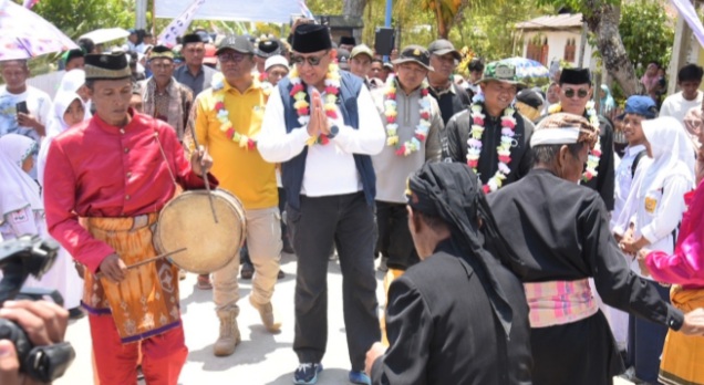 Kunjungan Kerja Perdana ke Pinogu, Gusnar Ismail Salurkan Bantuan dan Tinjau Proyek SMA