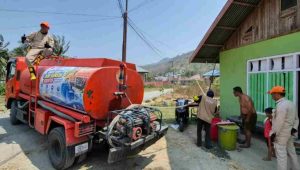 21 Ribu Liter Air Bersih Mengalir ke Telaga Biru, Ini Aksi BPBD Provinsi Gorontalo