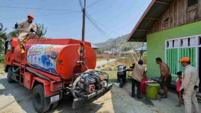 21 Ribu Liter Air Bersih Mengalir ke Telaga Biru, Ini Aksi BPBD Provinsi Gorontalo