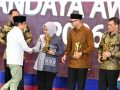 Angka Kemiskinan Turun, Gorontalo Sabet Penghargaan Mandaya Award dari Menko PM