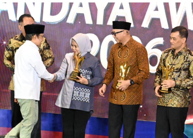 Angka Kemiskinan Turun, Gorontalo Sabet Penghargaan Mandaya Award dari Menko PM